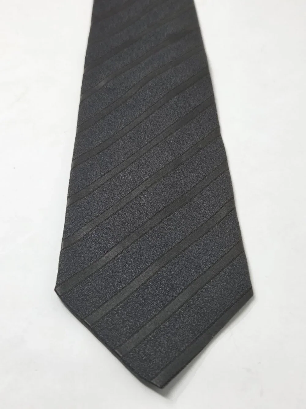 100% Silk Joseph Abboud Gray Silk Necktie Diagonal Stripe 57in Tie Made In Italy